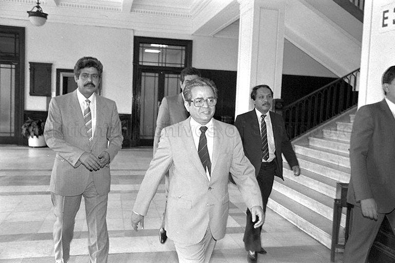 Saudi Minister of Commerce Dr Soliman Abdul Aziz Al-Solaim, who is on a three-day visit to Singapore at the invitation of Minister for Finance, Education and Health Dr Tony Tan Keng Yam, arriving at City Hall to call on Minister for Foreign Affairs and Community Development S Dhanabalan