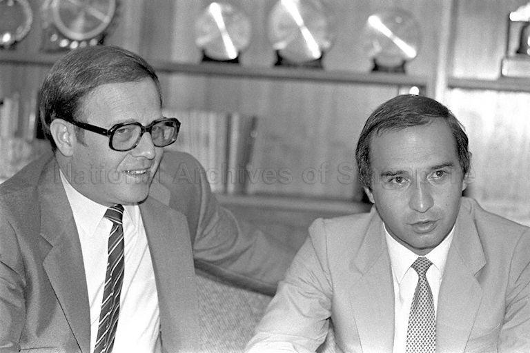 Deputy Minister of Culture Vladimir Zhivkov (right) of Bulgaria with member of his delegation at Pearl's Hill to call on Minister of State for Community Development Ch'ng Jit Koon