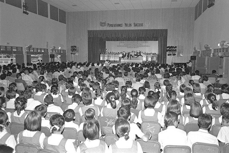 Picture of the official opening of Ping Yi Secondary School.