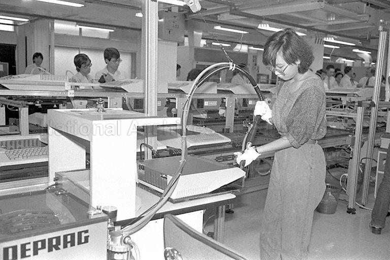Staff of Apple Computer International Ltd at Block 5002, Ang Mo Kio Avenue 5 at Ang Mo Kio Industrial Park 2. This is a picture taken during the visit of Minister of State for Defence and Trade and Industry Brigadier-General (Reservist) Lee Hsien Loong to the Apple Computer International Ltd Open House.