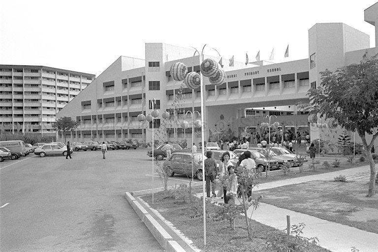 Picture of the official opening of Damai Primary School at Bedok Reservoir Road.