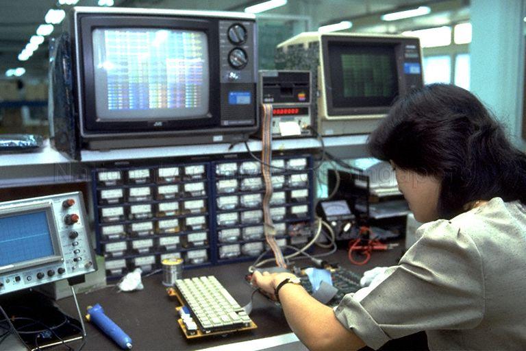 Factory operations at Apple Computer International Ltd's plant at Ang Mo Kio Industrial Park 2. Photo was taken during Apple's open house.