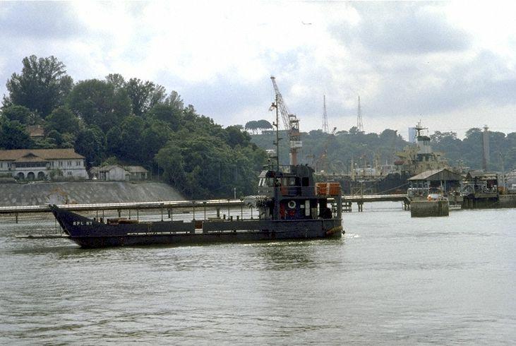 Singapore Navy Ramp Powered Launch (RPL) 57 maneuvering off
