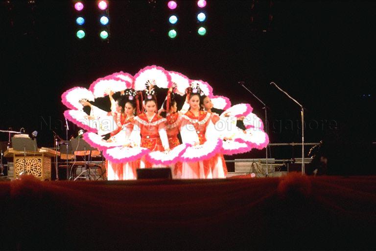 Cultural performance on the floating stage during launch of Singapore River Hongbao Special organised by Singapore Chinese Chamber of Commerce and Industry (SCCCI), Singapore Federation of Chinese Clan Associations, Singapore Press Holdings (SPH) and Singapore Tourist Promotion Board (STPB)