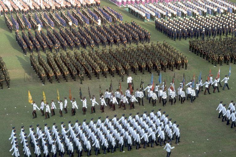 National Day Parade 1995 at the Padang -- Guard of honour marching onto field