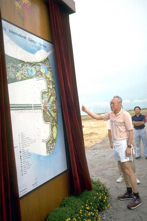 Prime Minister Lee Kuan Yew unveils Marina South Development Plan during commemoration of Tree Planting Day