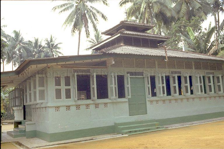 Masjid Jamiur Rahmah at 10B Lorong Renjong. The mosque served the communities of Lorong Buangkok, the old Woodbridge Hospital staff, Kampung Ubi, Seletar Hills, Yio Chu Kang and Jalan Kayu.