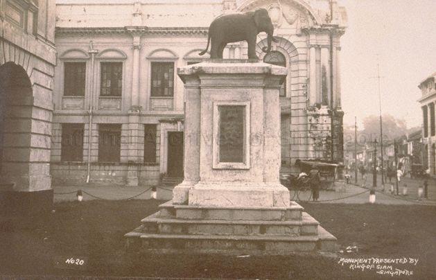 Elephant statue presented by King Chulalongkorn (Rama V) of Siam to commemorate his 1871 visit to Singapore. The statue was first erected outside Victoria Memorial Hall in 1872 before it was moved to outside the Court House (now known as Arts House) in 1919.