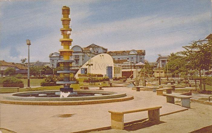 The playground and open-air theatre at the park in Hong Lim Green was opened by Minister for Culture S Rajaratnam on 23 April 1960. The site of the park was formerly occupied by Singapore Chinese Recreation Club.