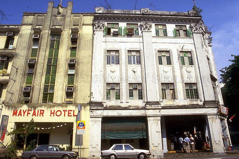 Four-storey buildings along Armenian Street near the Loke Yew Street junction, late 1980s. New Mayfair Hotel is on the left. Information on street names was provided by Mr Lim Kheng Chye, National Archives of Singapore (NAS) Board advisor.