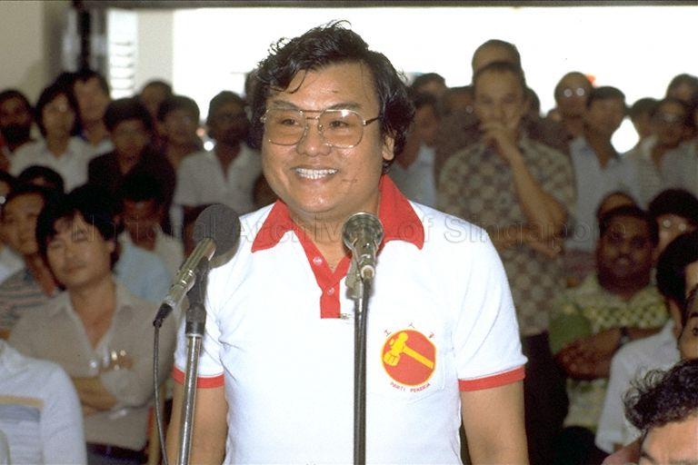 Workers' Party Chairman Wong Hong Toy speaking at a dialogue session chaired by Minister without Portfolio Ong Teng Cheong during the latter's tour of Anson Constituency and the Bukit Purmei area