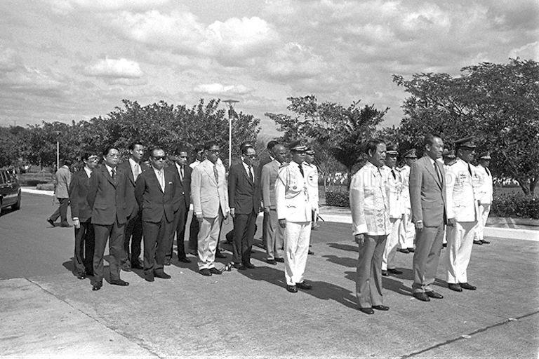 Prime Minister Lee Kuan Yew at the Heroes Cemetery in suburban Fort Bonifacio for the laying of wreath ceremony. Lined up in the background are Singapore delegates. PM Lee is on a three-day official visit to Manila.
