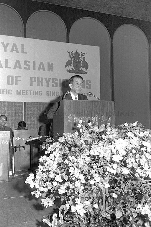 President Dr Benjamin Henry Sheares speaking at banquet of 1974 annual scientific meeting of the Royal Australasian College of Physicians (RACP) held at Shangri-La Hotel in Orange Grove Road