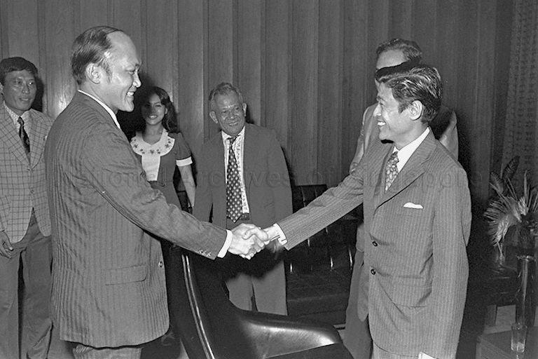 Arrival of Director-General of National Economic and Development Authority (NEDA) of the Philippines Dr Gerardo Sicat (left) in Singapore to attend the 24th Colombo Plan Consultative Committee Meeting