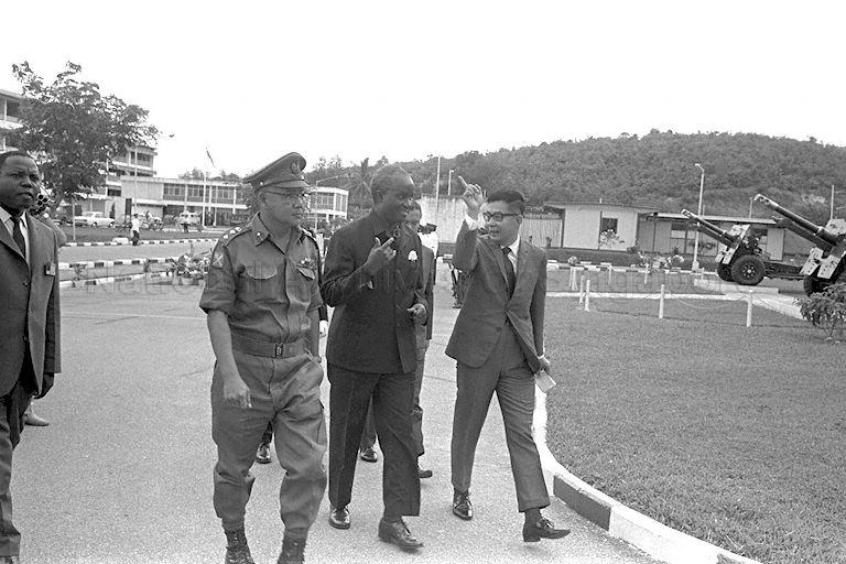 President of Zambia Dr Kenneth Kaunda is accompanied by Minister of State for Defence Wee Toon Boon (right) during his visit to Singapore Armed Forces Training Institute.