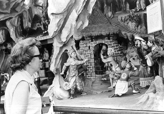 Lady Ruth Khama, wife of President of Botswana Sir Seretse Khama, touring Tiger Balm Gardens. The spouses of Commonwealth delegates are on a sightseeing tour of Singapore, while the delegates attend the Commonwealth Heads of Government Meeting (CHOGM).