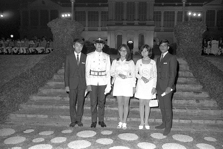 Group photograph of President's Scholars (from left) Christopher Huang Li-hur, Liu Tsun Kie, Miss Jennifer Lee Gek Choo, Miss Low Sin Leng and Abedeen A Tyebally during award presentation ceremony at Istana Lawn