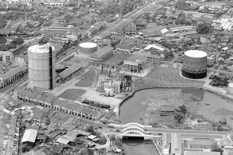 Aerial view of City Gas Works (colloquially called "Kallang Gas Works"), Kallang Road (running from left to top of picture), Crawford Street (running left to right in foreground), and Crawford Bridge over Rochor River