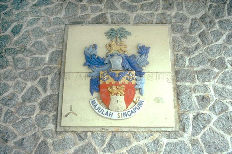 Coat of Arms for Singapore Municipal Commission, granted on 9 April 1948 by College of Heralds in London, at the entrance of Mount Emily Park