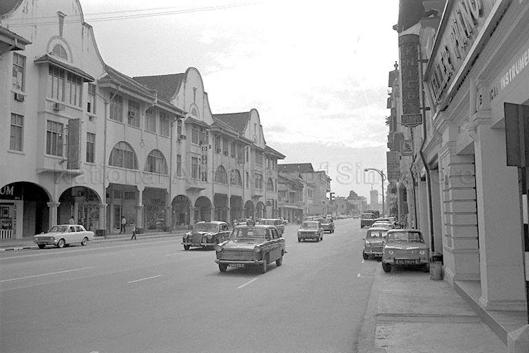 Orchard Road near the Dhoby Ghaut junction, with Amber Mansions on the left. Information on the road name was provided by Mr Lim Kheng Chye, National Archives of Singapore (NAS) Board advisor.
