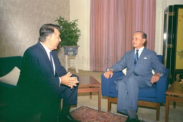 Mayor of Vienna Dr Helmut Zilk (left) in conversation with President Wee Kim Wee during his courtesy call at Istana