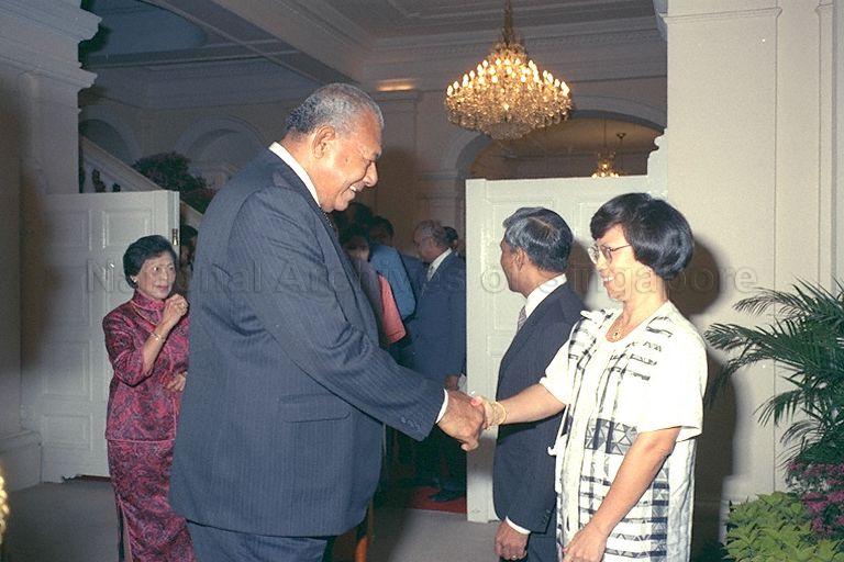 Mrs Christine Dhanabalan (right), wife of Minister for National Development S Dhanabalan (second from right) welcoming President of Fiji Ratu Sir Penaia Ganilau (left) to lunch at Istana. The Fijian President and his wife arrived in Singapore from Malaysia on 4 November for a two-day visit.