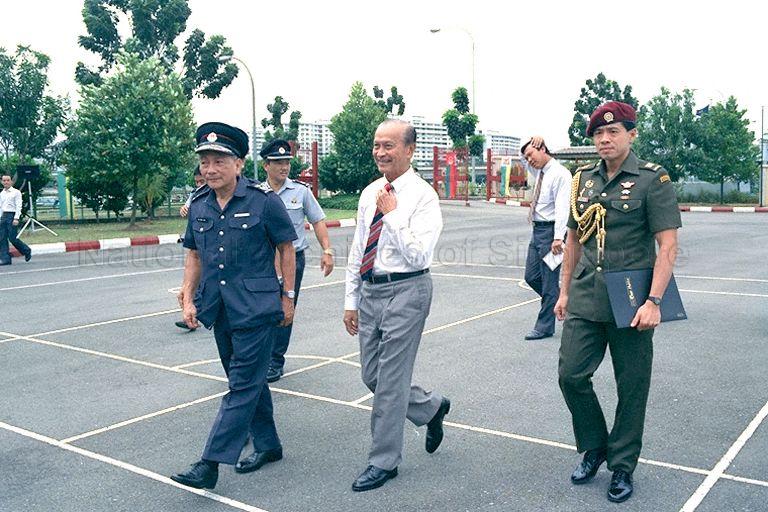 President Wee Kim Wee arriving at Ang Mo Kio Fire Station in Ang Mo Kio Avenue 9. At his right is Director of Singapore Fire Service Arthur Lim Beng Lock.