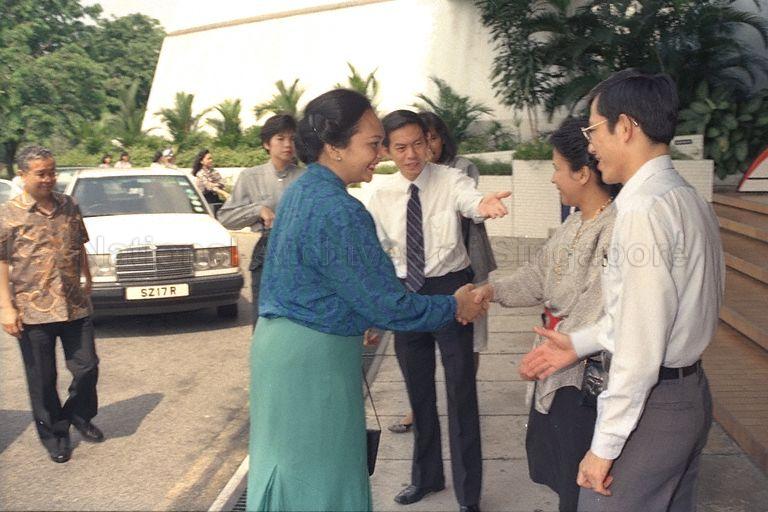 Director of Singapore Science Centre Dr Leo Tan Wee Hin (centre) introducing Mrs Lee Yock Suan (second from right), wife of Minister for Labour (right) to Mrs Cosmas Batubara (left), wife of Indonesian Manpower Minister (left, batik shirt) on her arrival at Singapore Science Centre.