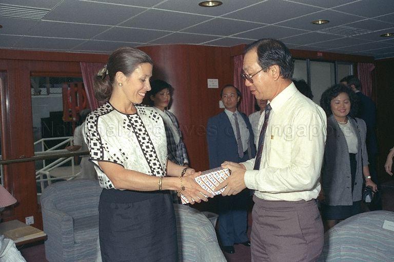 Mrs Marilyn Quayle, wife of Vice-President of the United States Dan Quayle, receiving a gift during her tour of Singapore waterfront on board the "Harbour Queen".