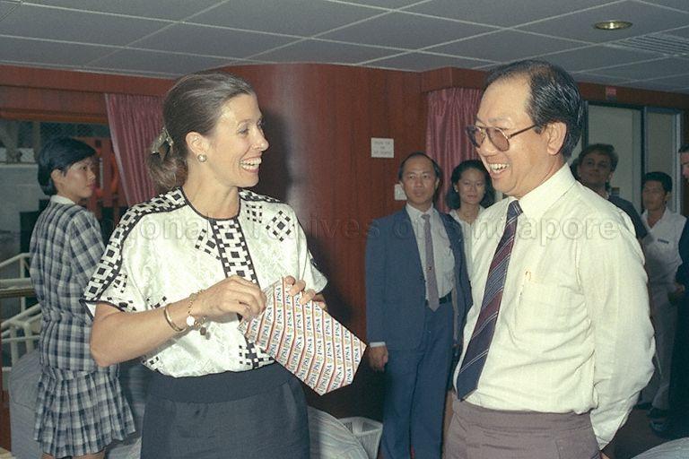 Mrs Marilyn Quayle, wife of Vice-President of the United States Dan Quayle, opening the gift she received during the tour of Singapore waterfront on board the "Harbour Queen".