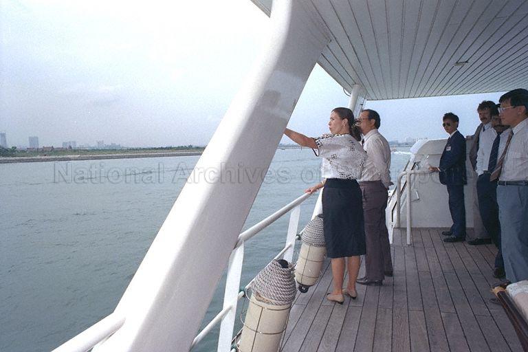 Mrs Marilyn Quayle, wife of Vice-President of the United States (US) Dan Quayle, taking in the sights of the Singapore waterfront on board the "Harbour Queen".