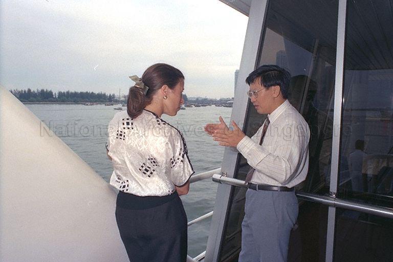 Mrs Marilyn Quayle (left), wife of Vice-President of the United States &nbsp;of America (US) Dan Quayle, being briefed during her tour of Singapore waterfront on board the "Harbour Queen".