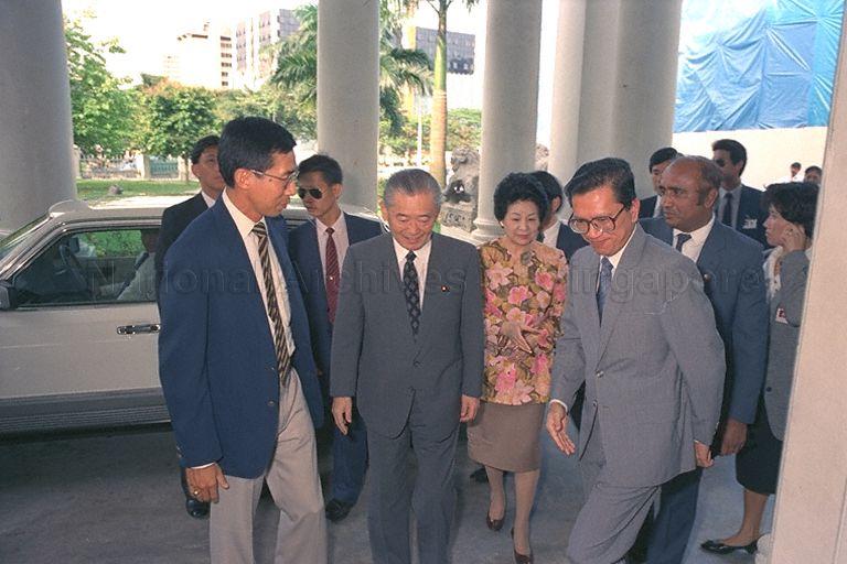 Japanese Prime Minister Noboru Takeshita and Mrs Takeshita arriving at National Museum Art Gallery to see an exhibition of Japanese art and pottery. From left are Director of Oral History Department and National Museum Kwa Chong Guan, Mr Takeshita and his wife.