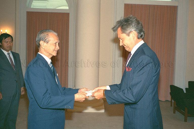 Finnish Ambassador Timo Heikki Koponen (right) presenting his credentials to President Wee Kim Wee at Istana. Mr Koponen, who will be resident in Jakarta, succeeds Mr Erik Heinrichs.