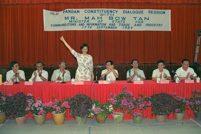 Member of Parliament (MP) for Ulu Pandan Dr Dixie Tan waving to residents during dialogue session at Ulu Pandan Community Centre. From left, Member of Parliament (MP) for Tanglin Lew Syn Pau, MP for Pasir Panjang Group Representative Constituency (GRC) Major Abbas Abu Amin, grassroots leader, Dr Tan, Minister of State for Communications and Information and Trade and Industry Mah Bow Tan, grassroots leader, MP for Hong Kah GRC Dr John Chen, and MP for Changi Teo Chong Tee.