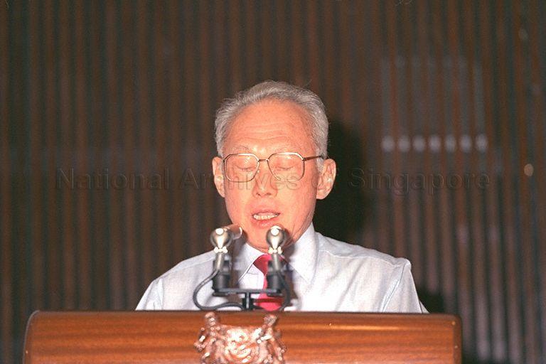 Prime Minister Lee Kuan Yew speaking at the launching ceremony of 1989 Speak Mandarin campaign at Singapore Conference Hall auditorium. Mr Lee urges Chinese professionals, businessmen, industralists and senior civil servants to use more Mandarin so that the social status of the language can be raised.