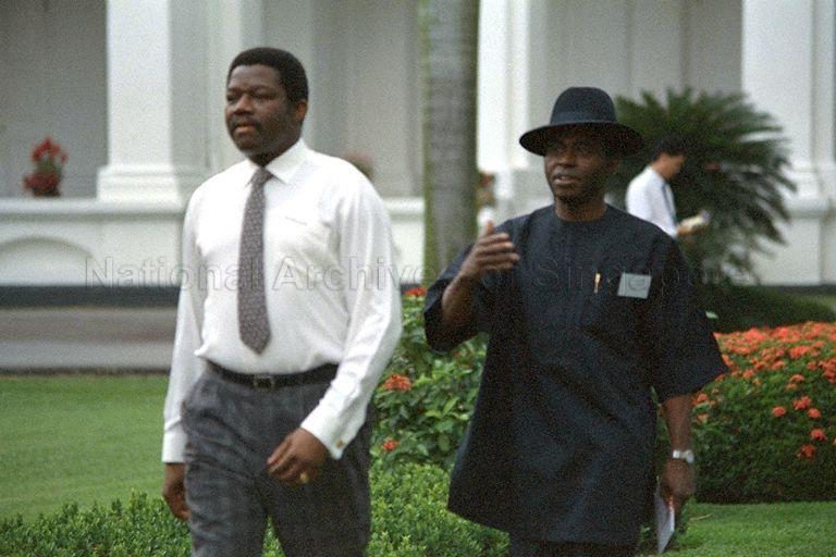 President of Sierra Leone Dr Joseph S Momoh (left) arriving for tea party at Istana hosted by President and Mrs Wee Kim Wee for delegates of Commonwealth Heads of Government Meeting (CHOGM)