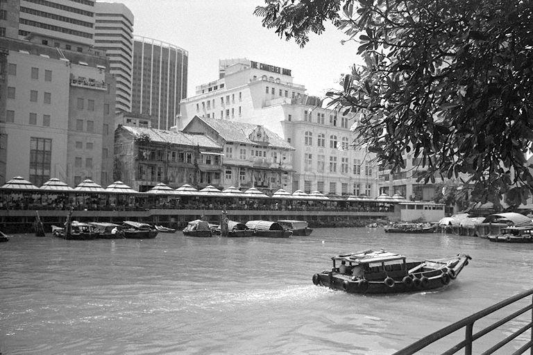 Boat Quay Food Centre by the Singapore River. Demolished in 1983.