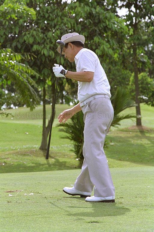 Executive Chairman of Fraser & Neave Limited, Michael Fam Yue Onn participating in a nine-hole golfing game with President Wee Kim Wee and other committee members at Raffles Country Club (RCC).  President Wee (not in picture), who is also patron of RCC, will later officiate at a cheque presentation ceremony of funds raised during the Raffles Charity Open 1992 in July to nominated charities.