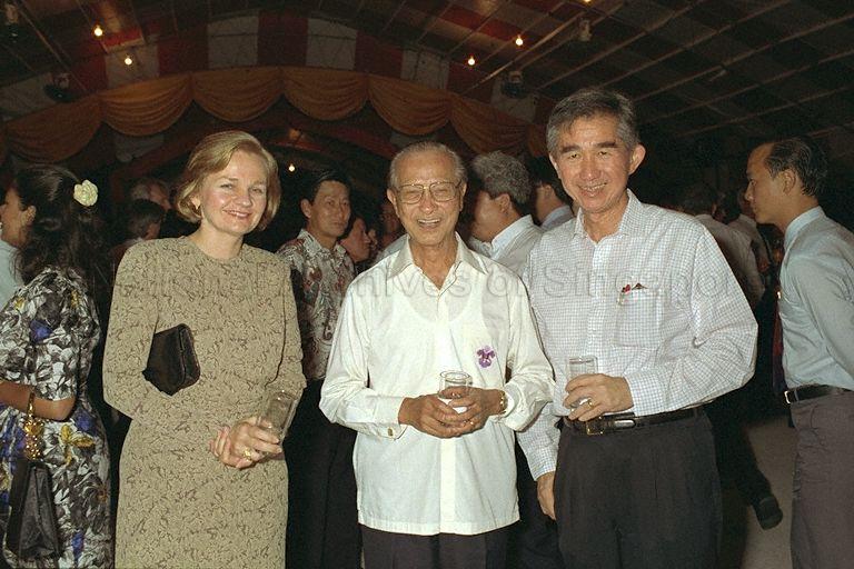 President Wee Kim Wee with Chief Executive Officer and Chief Planner of Urban Redevelopment Authority Liu Thai Ker and his wife, Mrs Gretchen Liu, posing for photographs during 140th anniversary party of Singapore Cricket Club at the Padang