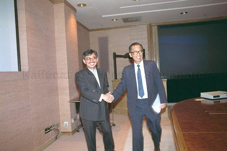 Brunei's Permanent Secretary (Finance) Dato Paduka Haji Yakub Abu Bakar being greeted by Managing Director of Monetary Authority of Singapore (MAS) Lee Ek Tieng during visit to MAS