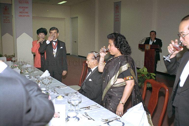 Members of the Singapore Medical Council of Academy of Medicine proposing a toast to President Wee Kim Wee during the Council's annual dinner at College of Medicine Building, 16 College Road. &nbsp;Facing the camera next to President Wee is Master of the Academy of Medicine, Professor Raj Mohan Nambiar.
