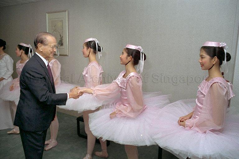 President Wee Kim Wee greeting performers during the opening night of Once Upon A Christmas, a dance performance by Singapore Chinese Girls' School to raise funds for its new premises in Dunearn Road