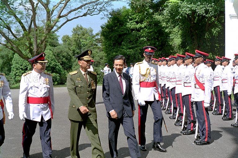 Indonesian Minister for Defence and Security and former Commander-in-Chief of Indonesian Armed Forces General Edi Sudradjat at Istana to receive the Distinguished Service Order (Military) award from President Wee Kim Wee. With him is Minister for Defence Dr Yeo Ning Hong.