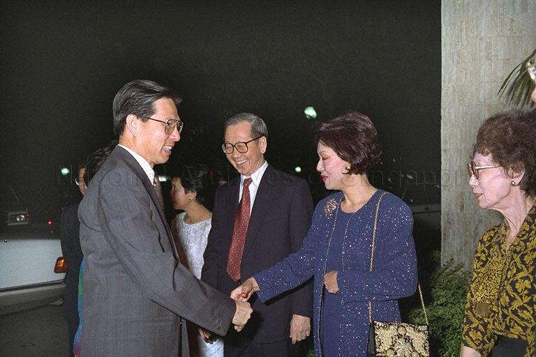 Mrs Lim Pin, standing alongside Professor Lim Pin, Vice-Chancellor of the National University of Singapore (NUS) greeting President Ong Teng Cheong upon his arrival at the NUS' convocation dinner held at the Institute of Systems Science, Kent Ridge campus