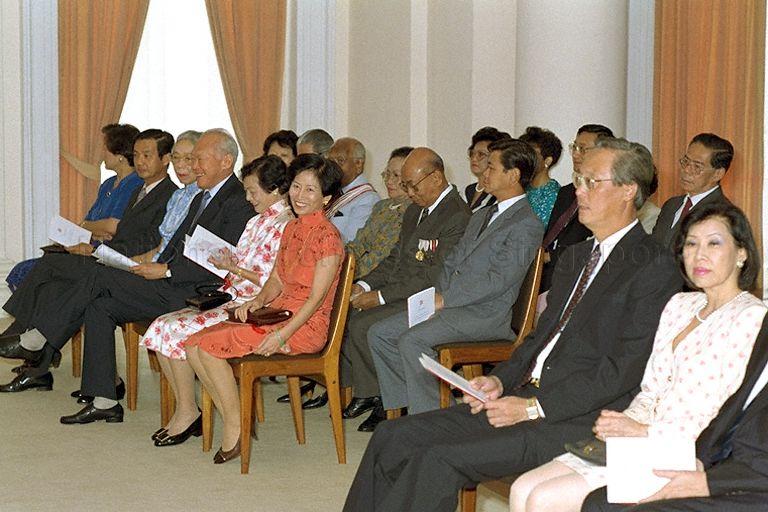 Madam Ling Siew May, wife of President Ong Teng Cheong, with Mrs Wee Kim Wee, Senior Minister and Mrs Lee Kuan Yew, Prime Minister and Mrs Goh Chok Tong, Minister for Defence Dr Yeo Ning Hong, senior civil servants and prominent businessmen at ceremony to confer the Order of Temasek (First Class) on Mr Wee Kim Wee, former president of Singapore, held at Istana State Room