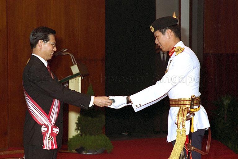 President Ong Teng Cheong presenting Public Administration Medal (Gold) (Military) to Ministry of Defence's Director of Joint Operations and Planning Directorate Brigadier-General Lee Hsien Yang at investiture of 1993 National Day awards held at Singapore Conference Hall in Shenton Way
