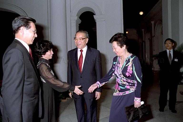 Yong Wei-Woo, wife of Chief Justice Yong Pung How (centre) greeting First Lady Mrs Ong Siew May upon her arrival with President Ong Teng Cheong (shown from the side) at the annual dinner to mark the opening of the Legal Year 1994 in the Istana