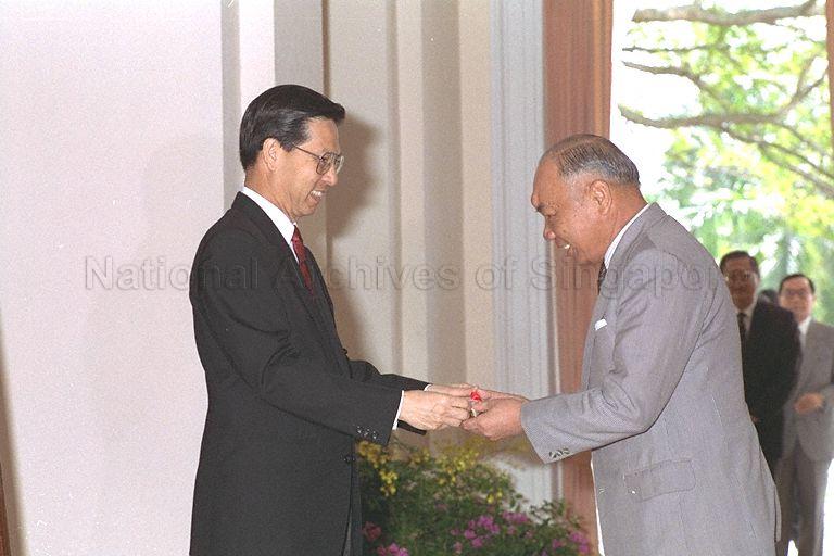 Chairman of Luen Wah Medical Company and holder of Public Service Star award, Cheong Wing BBM, receiving his Warrant of Appointment from President Ong Teng Cheong during the ceremonial appointment of (JPs) in the Istana