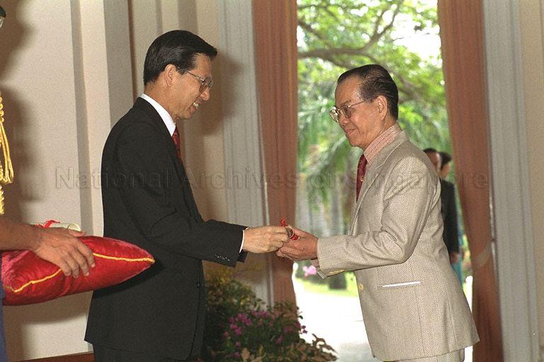 Phang Tai Heng BBM, recipient of the Public Service Star award for social and community service, receiving his Warrant of Appointment from President Ong Teng Cheong during the ceremonial appointment of Justices of the Peace (JPs) in the Istana